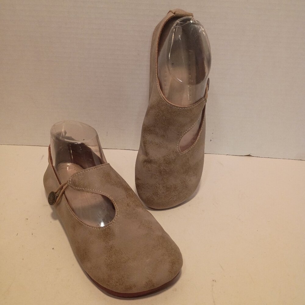 MiniInTheBox Women's Sz 8US/38EU Tan Leather Mary Jane Flats - Picture 1 of 11